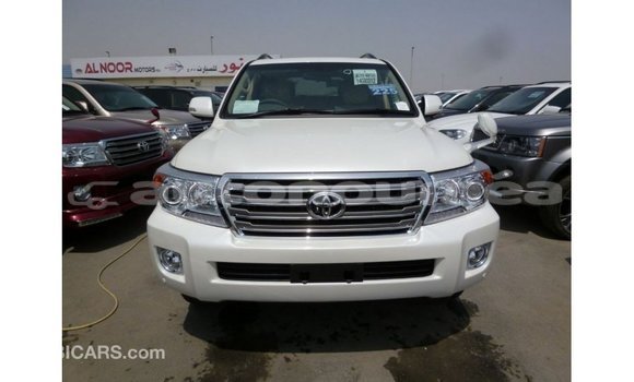 Acheter Import Voiture Toyota Land Cruiser Blanc à Import - Dubai, Iles Acheter Import Voiture Toyota Land Cruiser Blanc à Import - Dubai, Iles