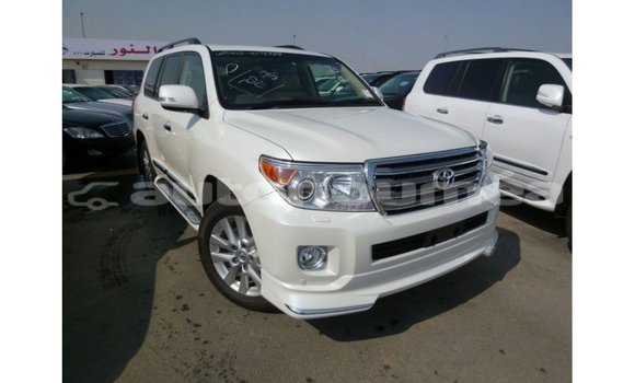 Acheter Import Voiture Toyota Land Cruiser Blanc à Import - Dubai, Iles Acheter Import Voiture Toyota Land Cruiser Blanc à Import - Dubai, Iles