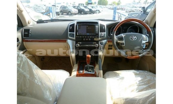 Acheter Import Voiture Toyota Land Cruiser Blanc à Import - Dubai, Iles Acheter Import Voiture Toyota Land Cruiser Blanc à Import - Dubai, Iles
