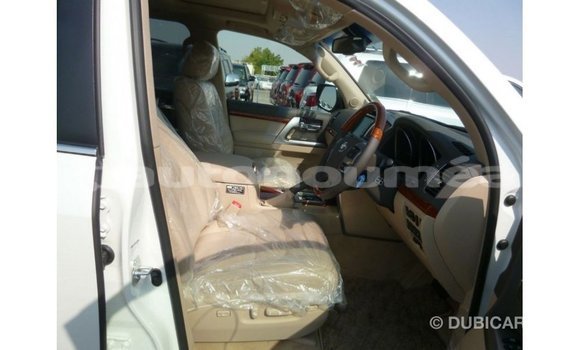 Acheter Import Voiture Toyota Land Cruiser Blanc à Import - Dubai, Iles Acheter Import Voiture Toyota Land Cruiser Blanc à Import - Dubai, Iles
