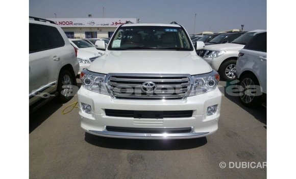 Acheter Import Voiture Toyota Land Cruiser Blanc à Import - Dubai, Iles Acheter Import Voiture Toyota Land Cruiser Blanc à Import - Dubai, Iles