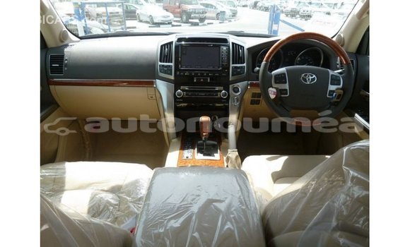 Acheter Import Voiture Toyota Land Cruiser Blanc à Import - Dubai, Iles Acheter Import Voiture Toyota Land Cruiser Blanc à Import - Dubai, Iles