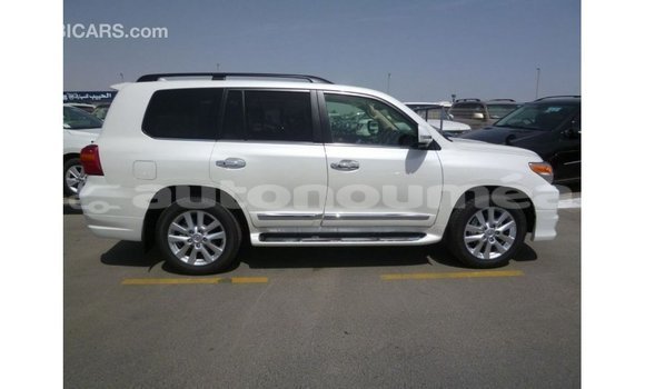 Acheter Import Voiture Toyota Land Cruiser Blanc à Import - Dubai, Iles Acheter Import Voiture Toyota Land Cruiser Blanc à Import - Dubai, Iles