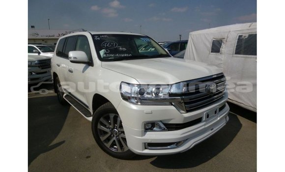 Acheter Import Voiture Toyota Land Cruiser Blanc à Import - Dubai, Iles Acheter Import Voiture Toyota Land Cruiser Blanc à Import - Dubai, Iles