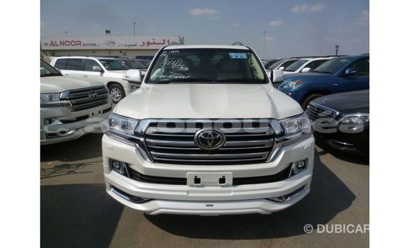 Acheter Import Voiture Toyota Land Cruiser Blanc à Import - Dubai, Iles Acheter Import Voiture Toyota Land Cruiser Blanc à Import - Dubai, Iles