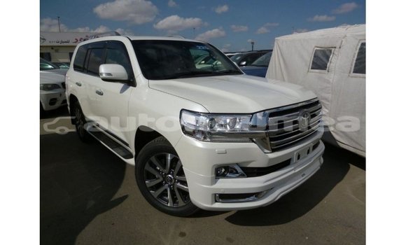 Acheter Import Voiture Toyota Land Cruiser Blanc à Import - Dubai, Iles Acheter Import Voiture Toyota Land Cruiser Blanc à Import - Dubai, Iles