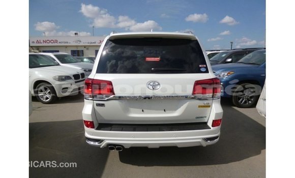 Acheter Import Voiture Toyota Land Cruiser Blanc à Import - Dubai, Iles Acheter Import Voiture Toyota Land Cruiser Blanc à Import - Dubai, Iles