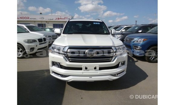 Acheter Import Voiture Toyota Land Cruiser Blanc à Import - Dubai, Iles Acheter Import Voiture Toyota Land Cruiser Blanc à Import - Dubai, Iles