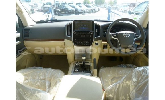 Acheter Import Voiture Toyota Land Cruiser Blanc à Import - Dubai, Iles Acheter Import Voiture Toyota Land Cruiser Blanc à Import - Dubai, Iles