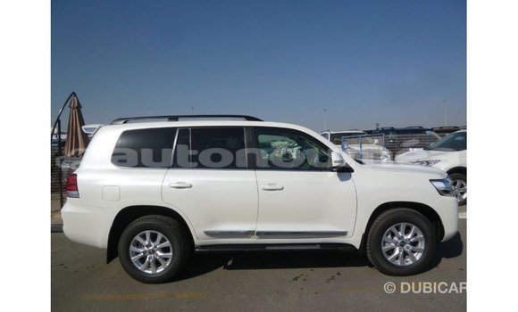 Acheter Import Voiture Toyota Land Cruiser Blanc à Import - Dubai, Iles Acheter Import Voiture Toyota Land Cruiser Blanc à Import - Dubai, Iles