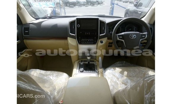 Acheter Import Voiture Toyota Land Cruiser Blanc à Import - Dubai, Iles Acheter Import Voiture Toyota Land Cruiser Blanc à Import - Dubai, Iles