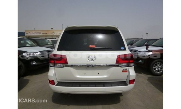 Acheter Import Voiture Toyota Land Cruiser Blanc à Import - Dubai, Iles Acheter Import Voiture Toyota Land Cruiser Blanc à Import - Dubai, Iles
