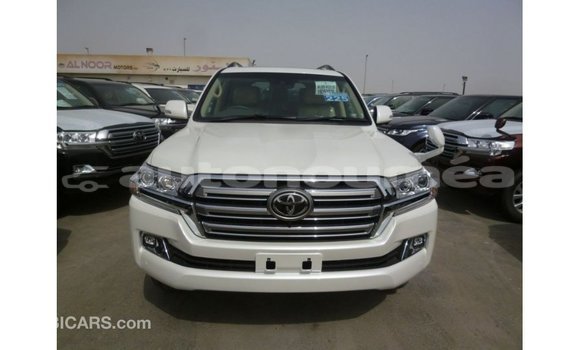 Acheter Import Voiture Toyota Land Cruiser Blanc à Import - Dubai, Iles Acheter Import Voiture Toyota Land Cruiser Blanc à Import - Dubai, Iles