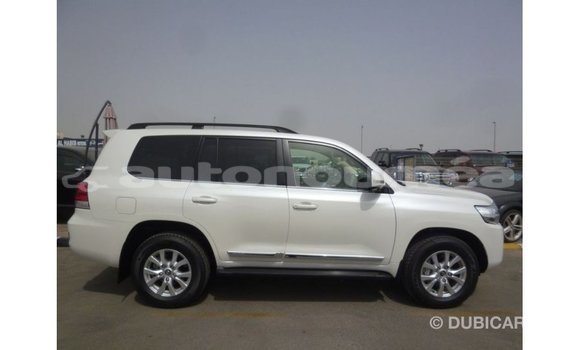 Acheter Import Voiture Toyota Land Cruiser Blanc à Import - Dubai, Iles Acheter Import Voiture Toyota Land Cruiser Blanc à Import - Dubai, Iles
