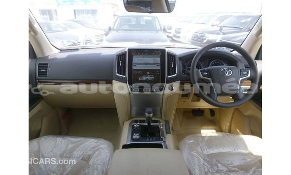 Acheter Import Voiture Toyota Land Cruiser Blanc à Import - Dubai, Iles Acheter Import Voiture Toyota Land Cruiser Blanc à Import - Dubai, Iles