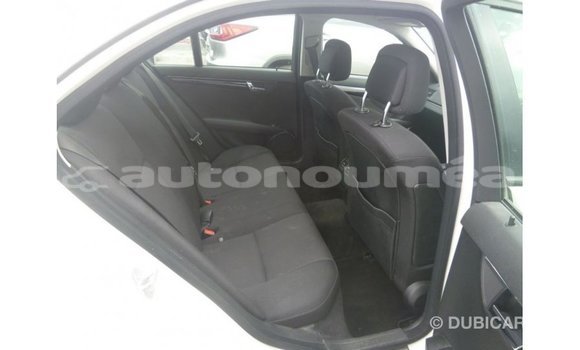 Acheter Import Voiture Mercedes-Benz 200 Blanc à Import - Dubai, Iles Acheter Import Voiture Mercedes-Benz 200 Blanc à Import - Dubai, Iles