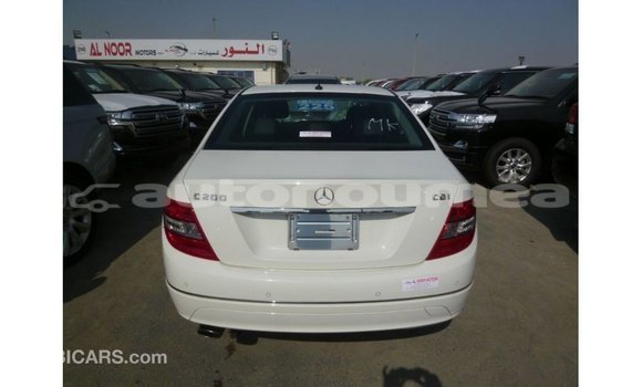 Acheter Import Voiture Mercedes-Benz 200 Blanc à Import - Dubai, Iles Acheter Import Voiture Mercedes-Benz 200 Blanc à Import - Dubai, Iles