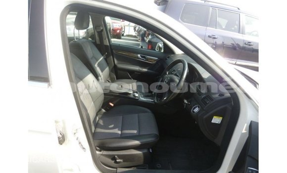 Acheter Import Voiture Mercedes-Benz 200 Blanc à Import - Dubai, Iles Acheter Import Voiture Mercedes-Benz 200 Blanc à Import - Dubai, Iles