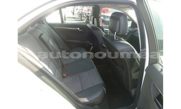 Acheter Import Voiture Mercedes-Benz 200 Blanc à Import - Dubai, Iles Acheter Import Voiture Mercedes-Benz 200 Blanc à Import - Dubai, Iles