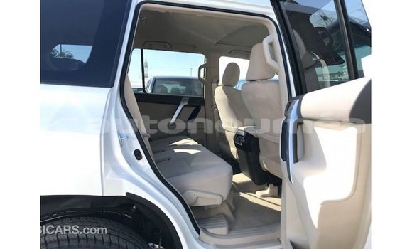 Acheter Import Voiture Toyota Prado Blanc à Import - Dubai, Iles Acheter Import Voiture Toyota Prado Blanc à Import - Dubai, Iles