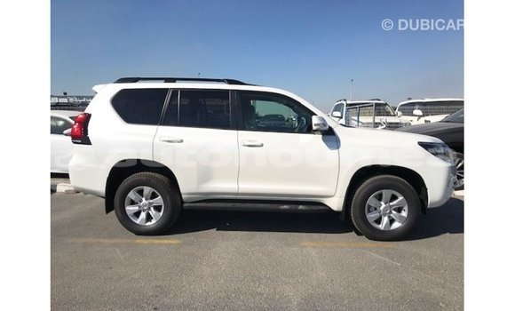 Acheter Import Voiture Toyota Prado Blanc à Import - Dubai, Iles Acheter Import Voiture Toyota Prado Blanc à Import - Dubai, Iles