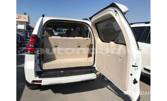 Acheter Import Voiture Toyota Prado Blanc à Import - Dubai, Iles Acheter Import Voiture Toyota Prado Blanc à Import - Dubai, Iles