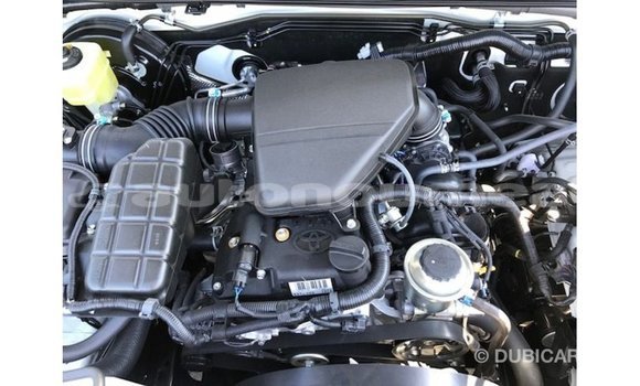 Acheter Import Voiture Toyota Prado Blanc à Import - Dubai, Iles Acheter Import Voiture Toyota Prado Blanc à Import - Dubai, Iles