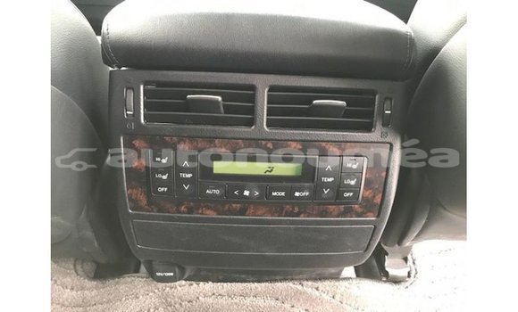 Buy Import Toyota Land Cruiser White Car in Import - Dubai in Iles Buy Import Toyota Land Cruiser White Car in Import - Dubai in Iles