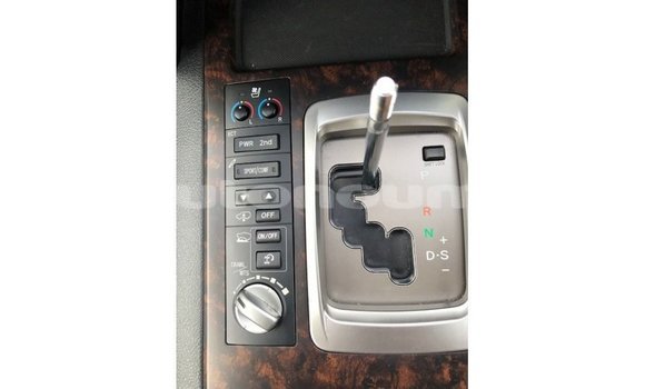 Buy Import Toyota Land Cruiser White Car in Import - Dubai in Iles Buy Import Toyota Land Cruiser White Car in Import - Dubai in Iles