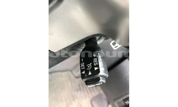 Buy Import Toyota Land Cruiser White Car in Import - Dubai in Iles Buy Import Toyota Land Cruiser White Car in Import - Dubai in Iles