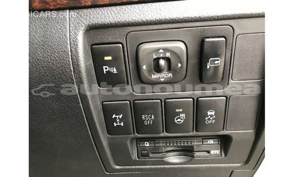 Buy Import Toyota Land Cruiser White Car in Import - Dubai in Iles Buy Import Toyota Land Cruiser White Car in Import - Dubai in Iles