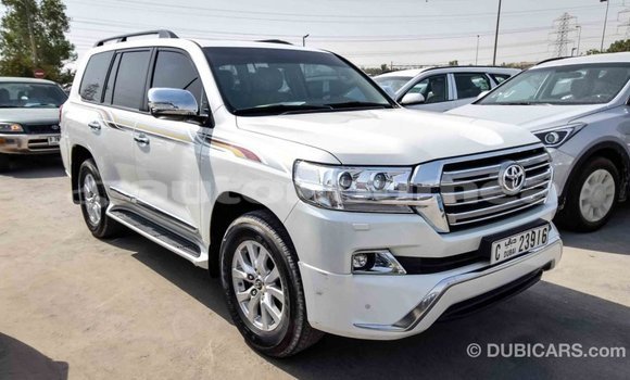 Acheter Import Voiture Toyota Land Cruiser Blanc à Import - Dubai, Iles Acheter Import Voiture Toyota Land Cruiser Blanc à Import - Dubai, Iles