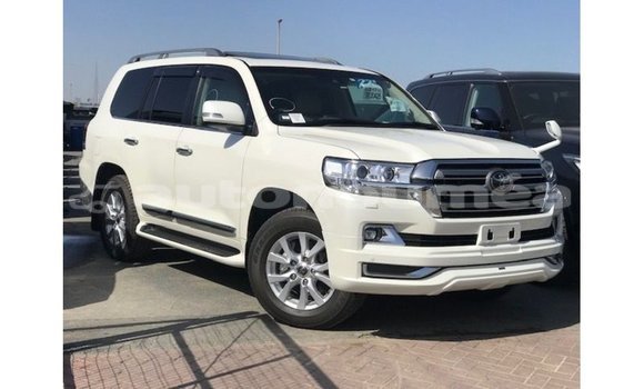 Acheter Import Voiture Toyota Land Cruiser Blanc à Import - Dubai, Iles Acheter Import Voiture Toyota Land Cruiser Blanc à Import - Dubai, Iles