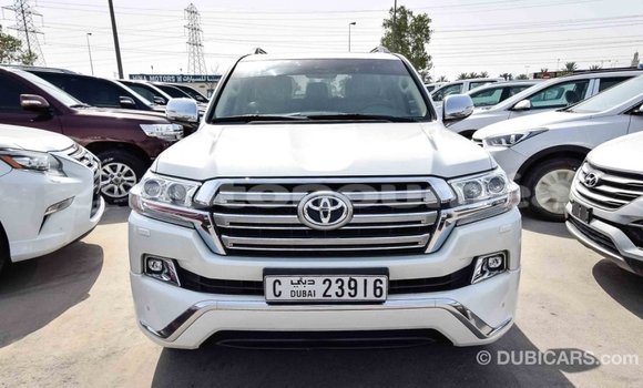 Acheter Import Voiture Toyota Land Cruiser Blanc à Import - Dubai, Iles Acheter Import Voiture Toyota Land Cruiser Blanc à Import - Dubai, Iles