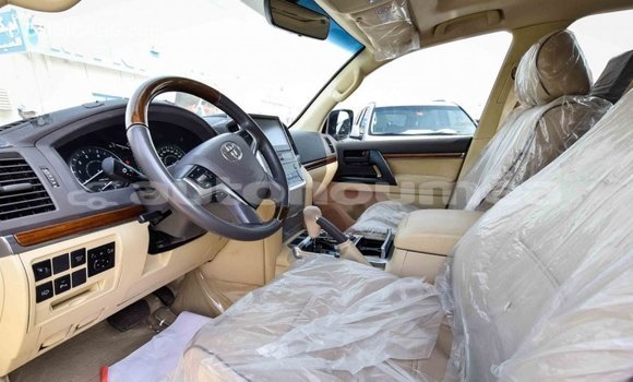 Acheter Import Voiture Toyota Land Cruiser Blanc à Import - Dubai, Iles Acheter Import Voiture Toyota Land Cruiser Blanc à Import - Dubai, Iles