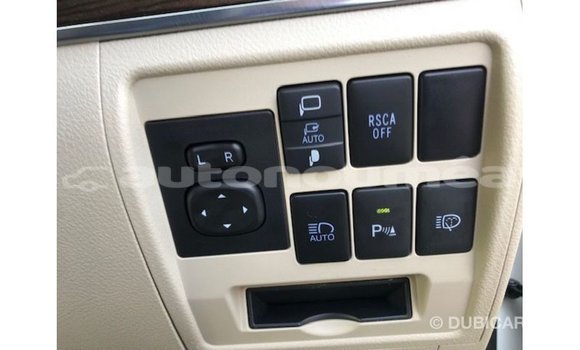 Acheter Import Voiture Toyota Land Cruiser Blanc à Import - Dubai, Iles Acheter Import Voiture Toyota Land Cruiser Blanc à Import - Dubai, Iles