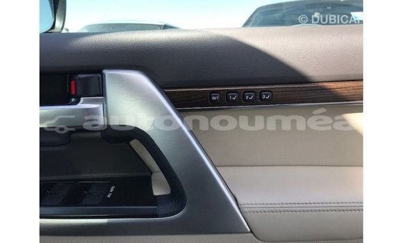 Acheter Import Voiture Toyota Land Cruiser Blanc à Import - Dubai, Iles Acheter Import Voiture Toyota Land Cruiser Blanc à Import - Dubai, Iles