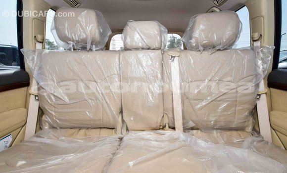 Acheter Import Voiture Toyota Land Cruiser Blanc à Import - Dubai, Iles Acheter Import Voiture Toyota Land Cruiser Blanc à Import - Dubai, Iles