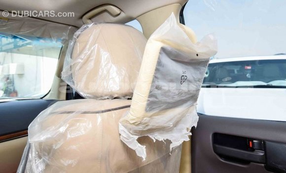 Acheter Import Voiture Toyota Land Cruiser Blanc à Import - Dubai, Iles Acheter Import Voiture Toyota Land Cruiser Blanc à Import - Dubai, Iles