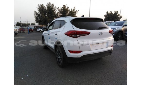 Buy Import Hyundai Tucson White Car in Import - Dubai in Iles Buy Import Hyundai Tucson White Car in Import - Dubai in Iles