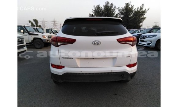 Buy Import Hyundai Tucson White Car in Import - Dubai in Iles Buy Import Hyundai Tucson White Car in Import - Dubai in Iles