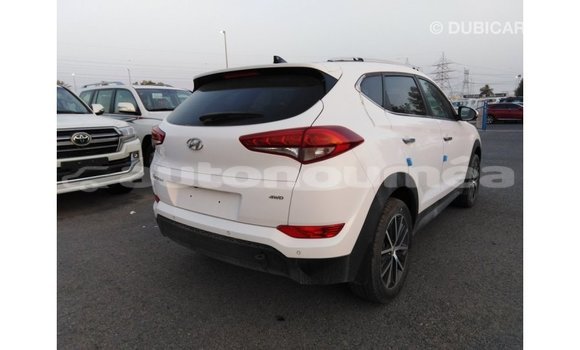 Buy Import Hyundai Tucson White Car in Import - Dubai in Iles Buy Import Hyundai Tucson White Car in Import - Dubai in Iles