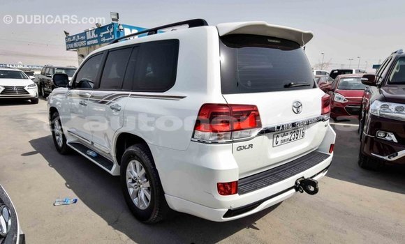 Acheter Import Voiture Toyota Land Cruiser Blanc à Import - Dubai, Iles Acheter Import Voiture Toyota Land Cruiser Blanc à Import - Dubai, Iles