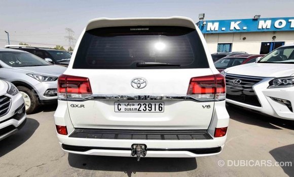 Acheter Import Voiture Toyota Land Cruiser Blanc à Import - Dubai, Iles Acheter Import Voiture Toyota Land Cruiser Blanc à Import - Dubai, Iles