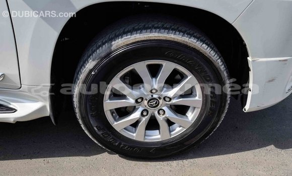 Acheter Import Voiture Toyota Land Cruiser Blanc à Import - Dubai, Iles Acheter Import Voiture Toyota Land Cruiser Blanc à Import - Dubai, Iles