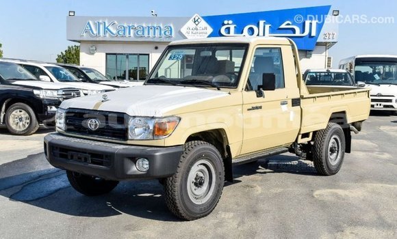 Acheter Import Voiture Toyota Land Cruiser Beige à Import - Dubai, Iles Acheter Import Voiture Toyota Land Cruiser Beige à Import - Dubai, Iles