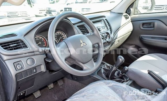 Acheter Import Voiture Mitsubishi L200 Blanc à Import - Dubai, Iles Acheter Import Voiture Mitsubishi L200 Blanc à Import - Dubai, Iles