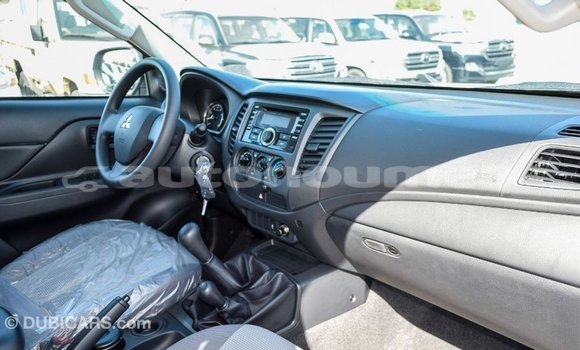 Acheter Import Voiture Mitsubishi L200 Blanc à Import - Dubai, Iles Acheter Import Voiture Mitsubishi L200 Blanc à Import - Dubai, Iles