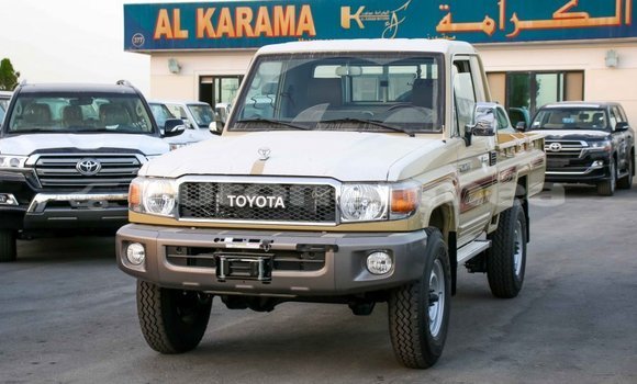 Buy Import Toyota Land Cruiser Beige Car in Import - Dubai in Iles Buy Import Toyota Land Cruiser Beige Car in Import - Dubai in Iles