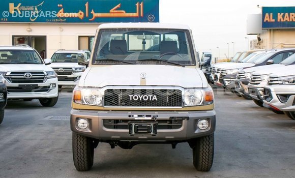 Buy Import Toyota Land Cruiser Beige Car in Import - Dubai in Iles Buy Import Toyota Land Cruiser Beige Car in Import - Dubai in Iles